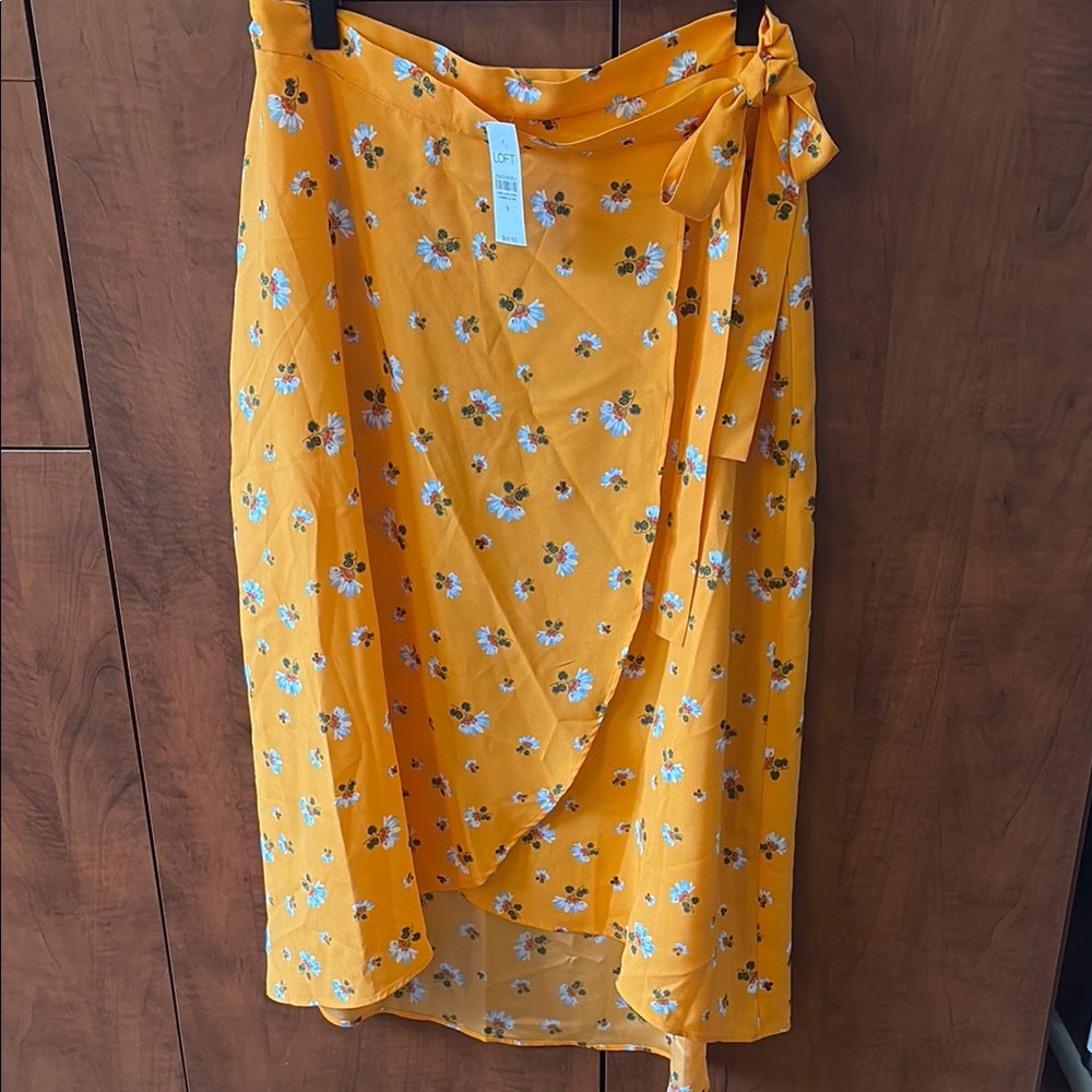 🏷️ LOFT Floral Wrap Skirt